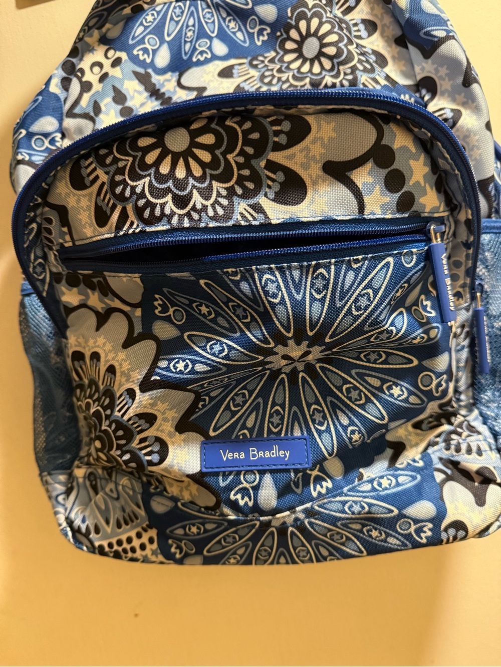 Vera Bradley Blue and White Paisley lighten up Backpack. EUC like new! - Picture 4 of 9